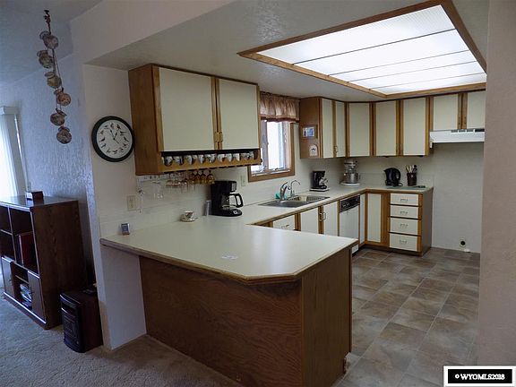 3rd image of 211 Willow Ct