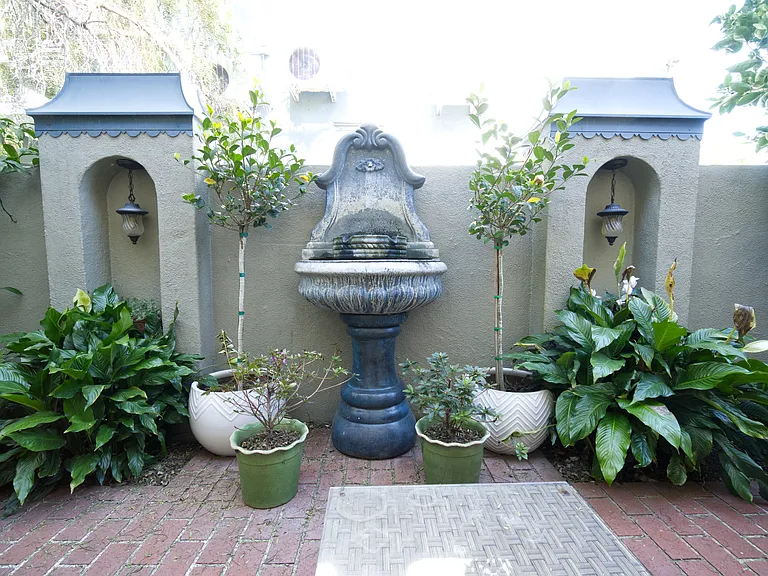 1342 N Alta Vista Blvd — Photo 32
