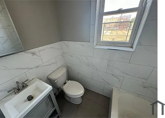 700 Chancellor Ave #202 — Photo 4