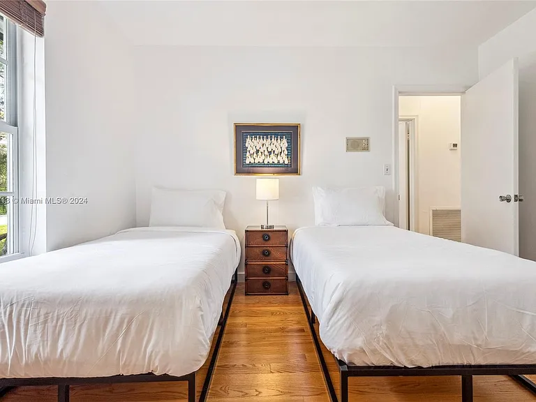 10130 SW 70th Ave — Photo 34