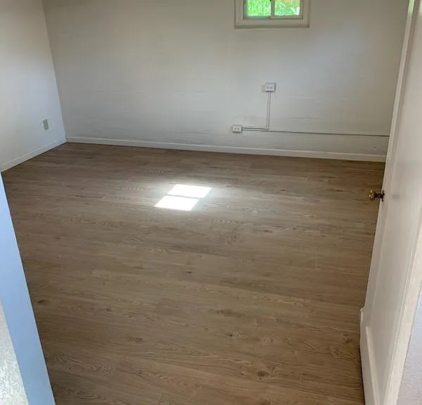 143 N Carrington Ave #B — Photo 8