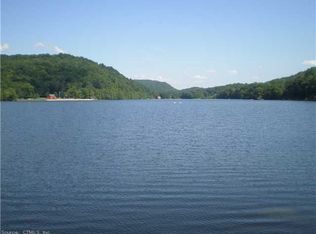 66 Point Arrowhead Rd, Guilford, CT 06437