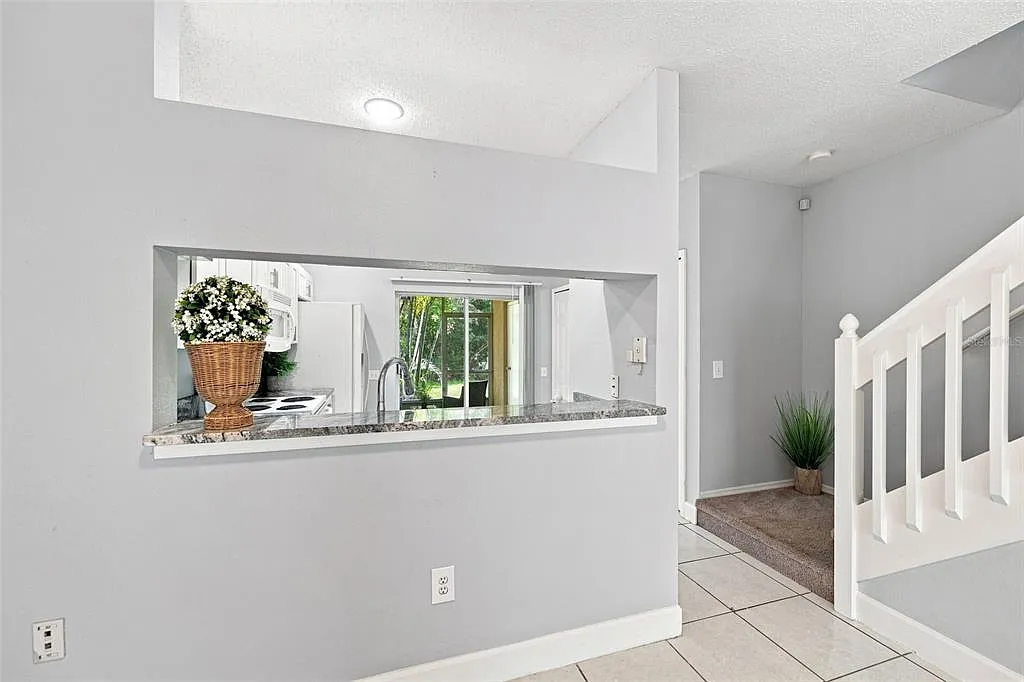 2 bed, 2.5 bath, 1184 sqft, $1,799 — Photo 3
