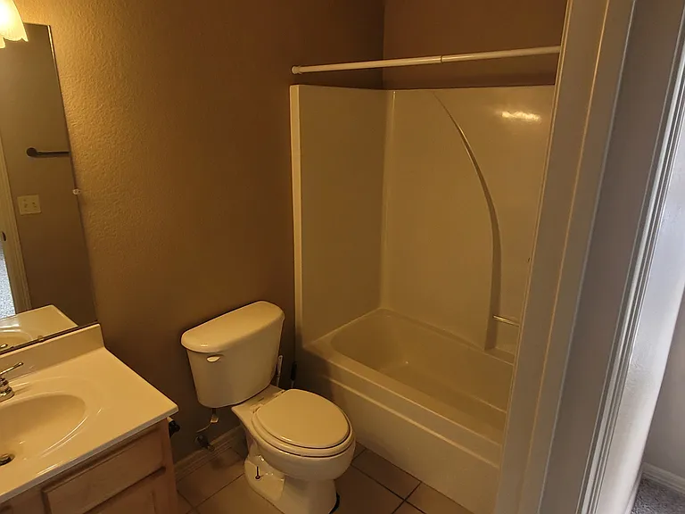 1772 N Chestnut Ave — Photo 18