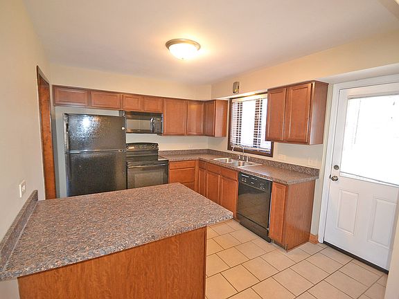4th image of 738 Dennis Dr