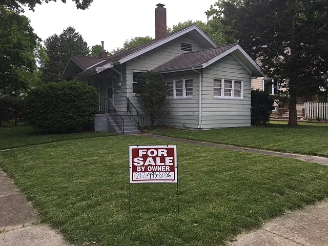 809 S Prairie St photo 1