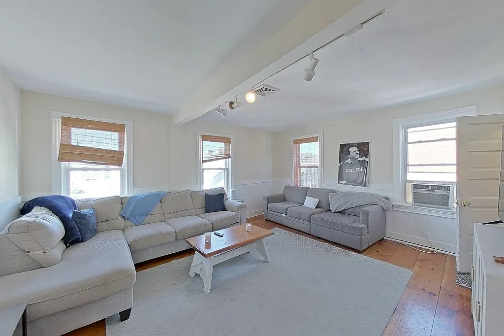 3 bed, 1.5 bath, 1200 sqft, $2,900 — Photo 4