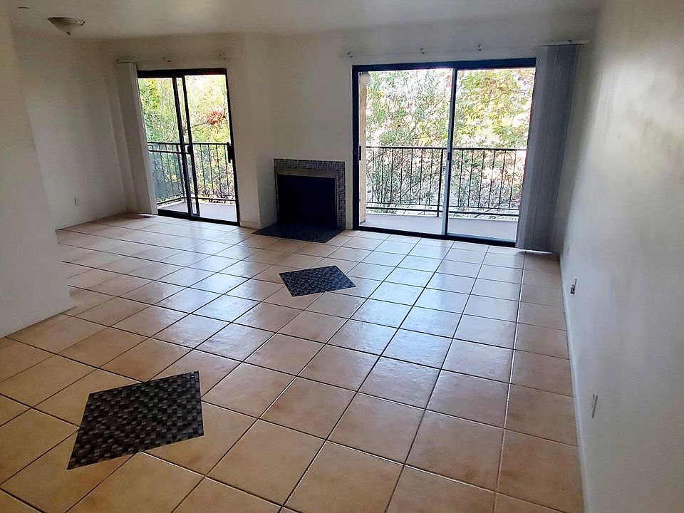 2nd image of 516 Glenrock Ave #103