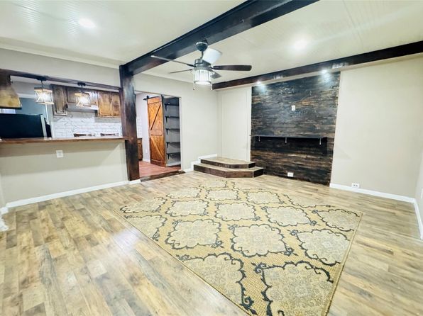 403 Clear Lake Rd