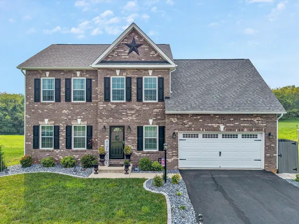 595 Spring Grove Dr, Vinton, VA 24179