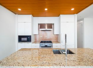 6687 Nelson Ave #406, West Vancouver, BC