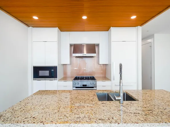 6687 Nelson Ave #406, West Vancouver, BC V7W 2B2