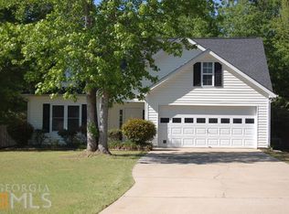 245 McIntosh Estates Dr, Sharpsburg, GA 30277
