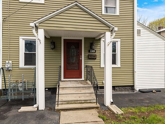 2nd image of 135 Huntley St