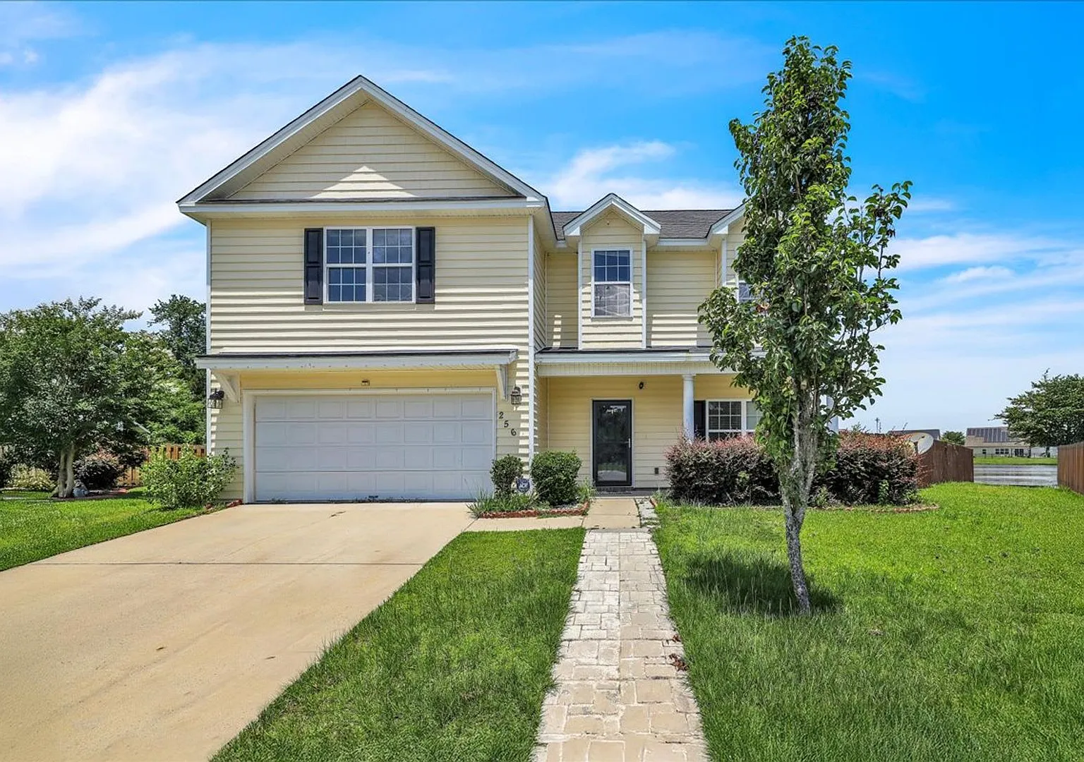 Spacious 4 Bed, 2.5 Bath in White Oak — Photo 1