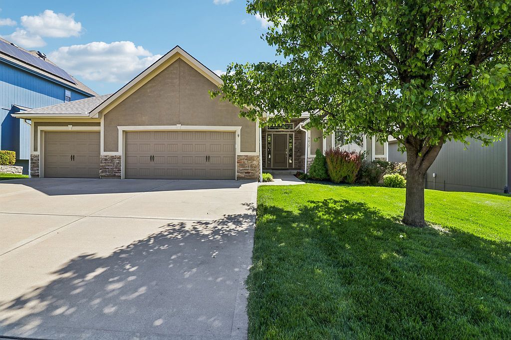 9027 N Askew Ave - Property Image