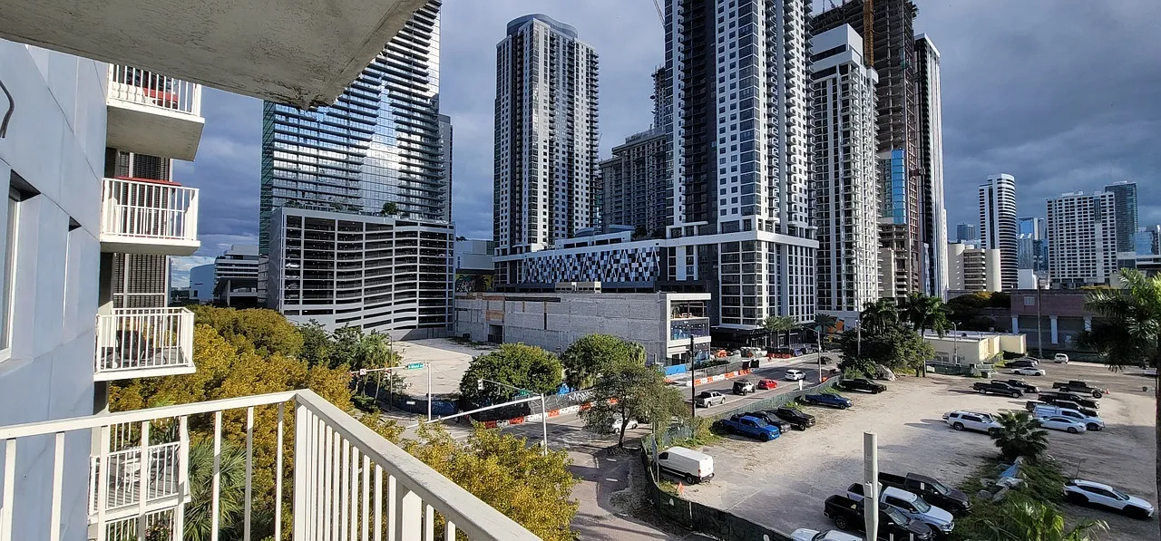 2 bed, 914 sqft, $2,795 — Photo 3