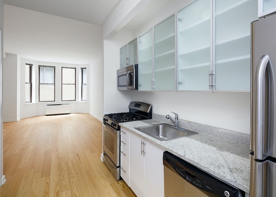 1st image of 37 Wall St APT 19F