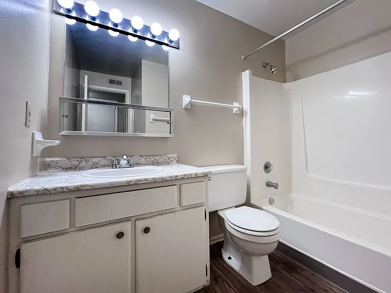 Crown Ridge Apartments — Photo 40