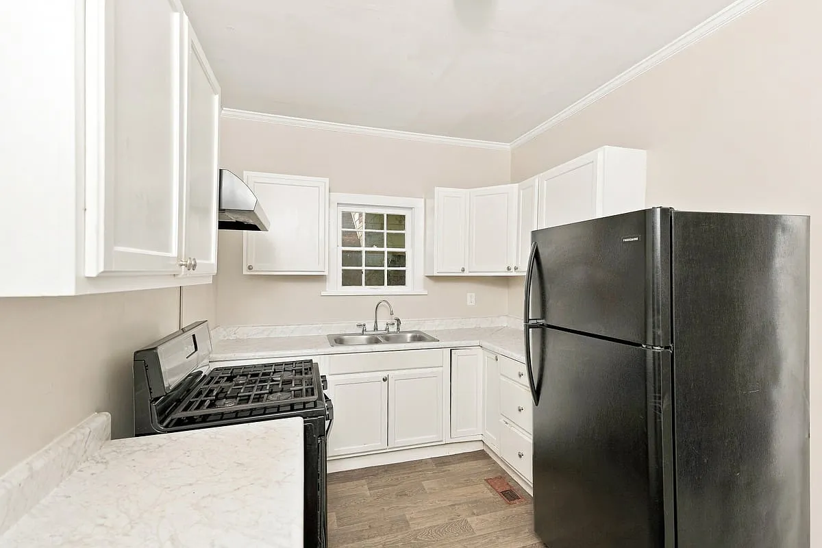 1341 N Santa Fe Ave — Photo 3