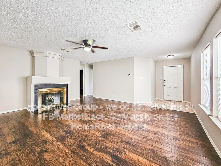 10455 Alpine Vlg — Photo 2