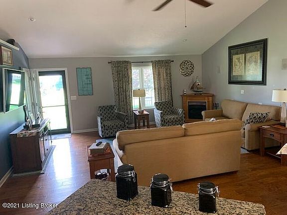 4th image of 140 Diana Ln