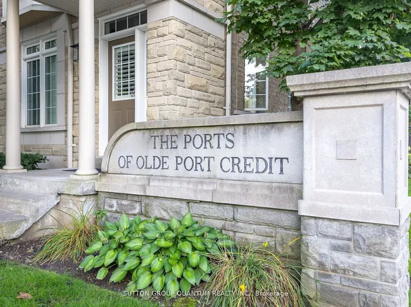 50 Rosewood Ave, Mississauga, ON L5G 4W3