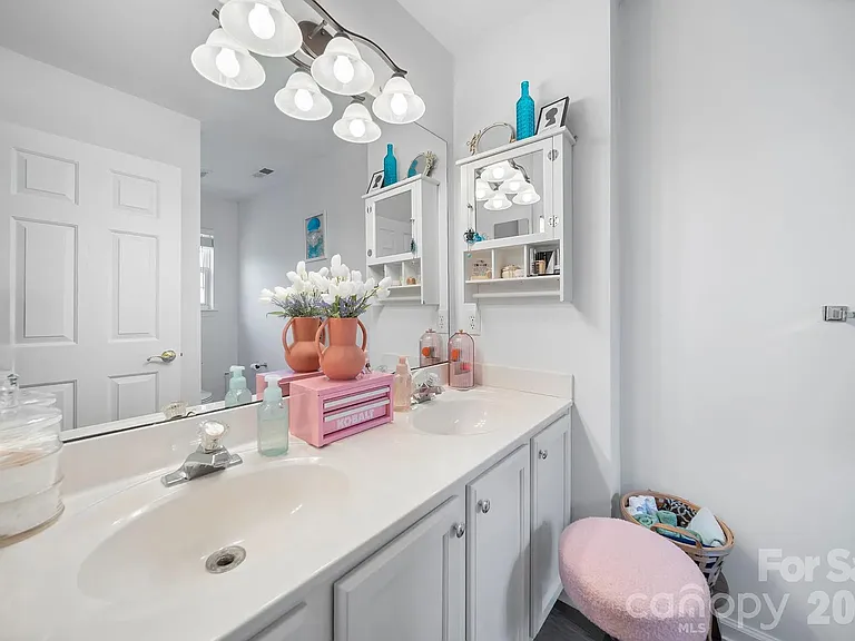 17610 Delmas Dr — Photo 15