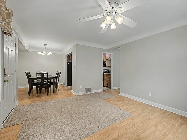 15587 Russell Ave — Photo 7