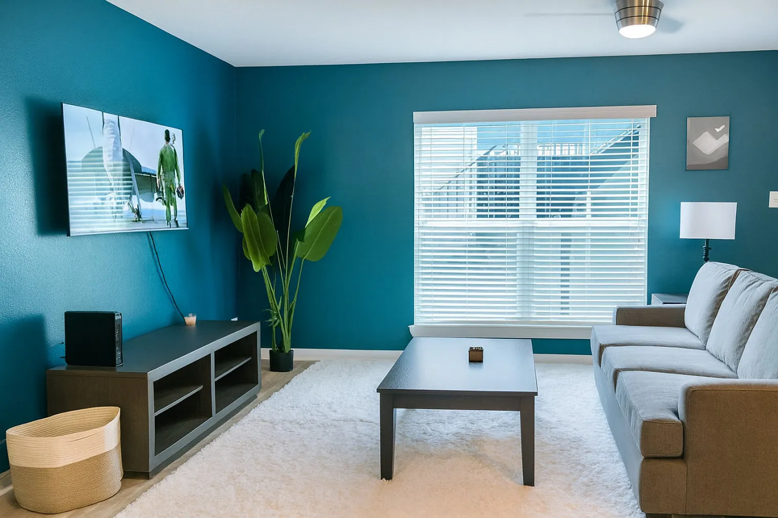 2 bed, 2.0 bath, 1140 sqft, $2,812 — Photo 1