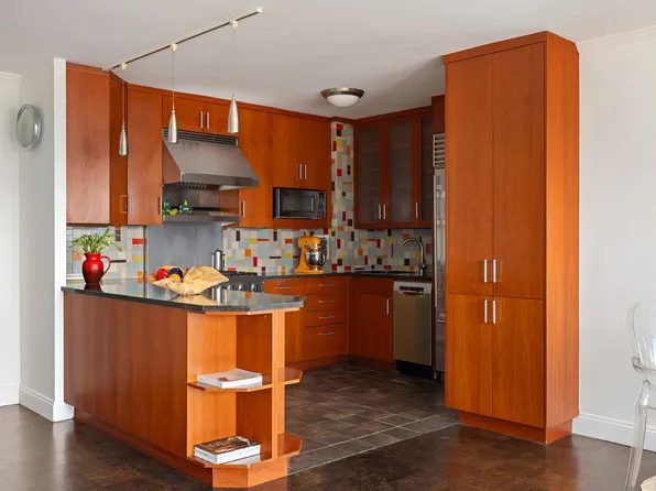 360 West 22nd Street image 5 of 13