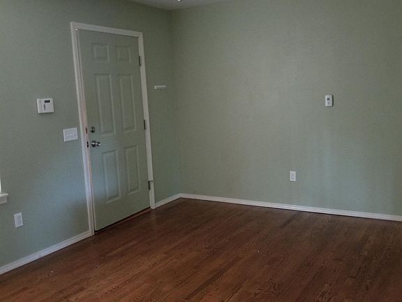 2nd image of 843 W Moore Ave