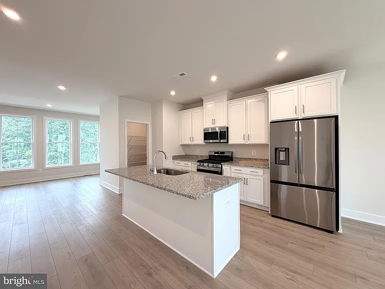 135 Heyford Dr — Photo 16