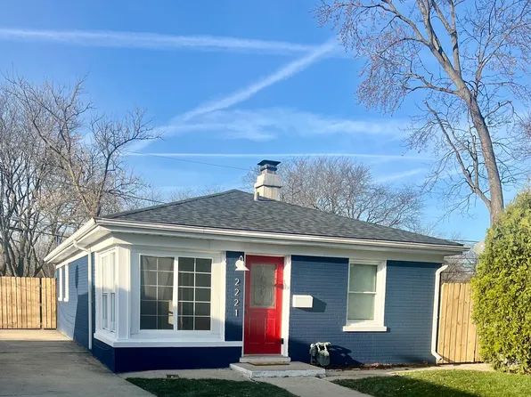 2221 Foster St, Evanston, IL 60201