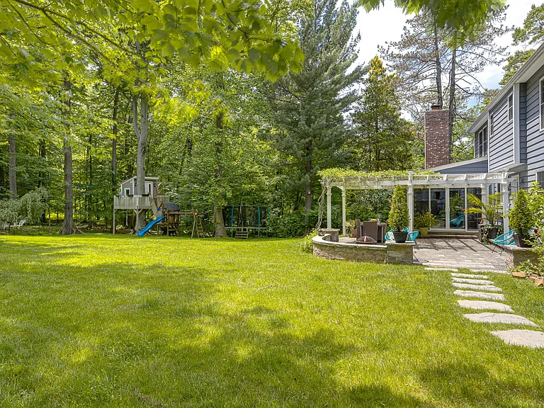 35 Fox Run — Photo 37