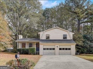 215 Slicky Rock Ct, Riverdale, GA