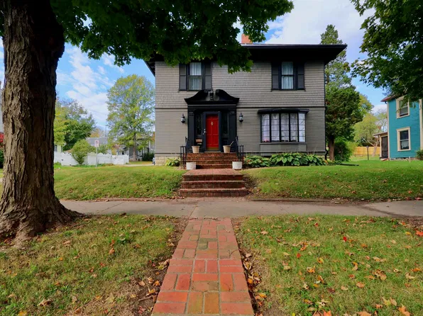 446 S Main St, Winchester, IN 47394