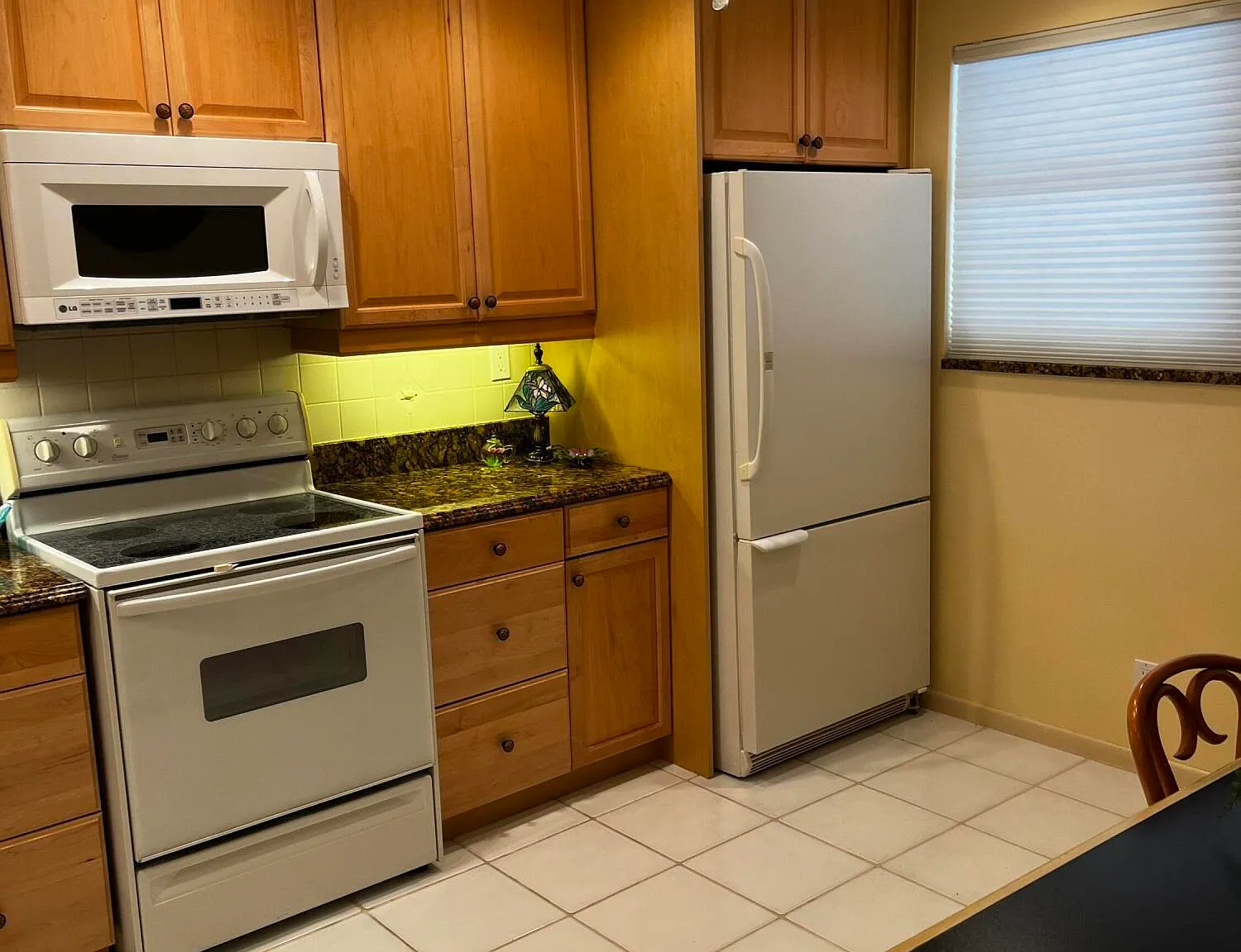 2 bed, 2.0 bath, 1300 sqft, $5,000 — Photo 4