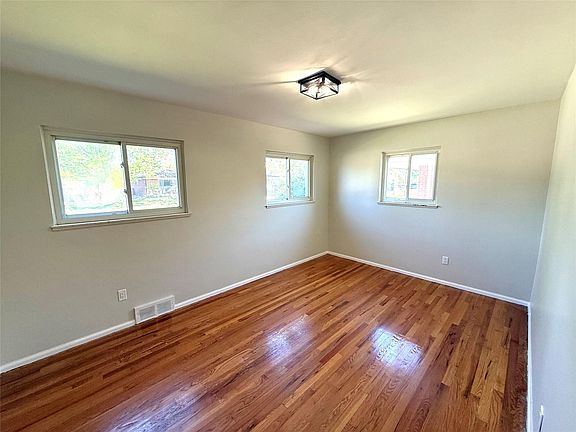 5th image of 6810 Rosemary St