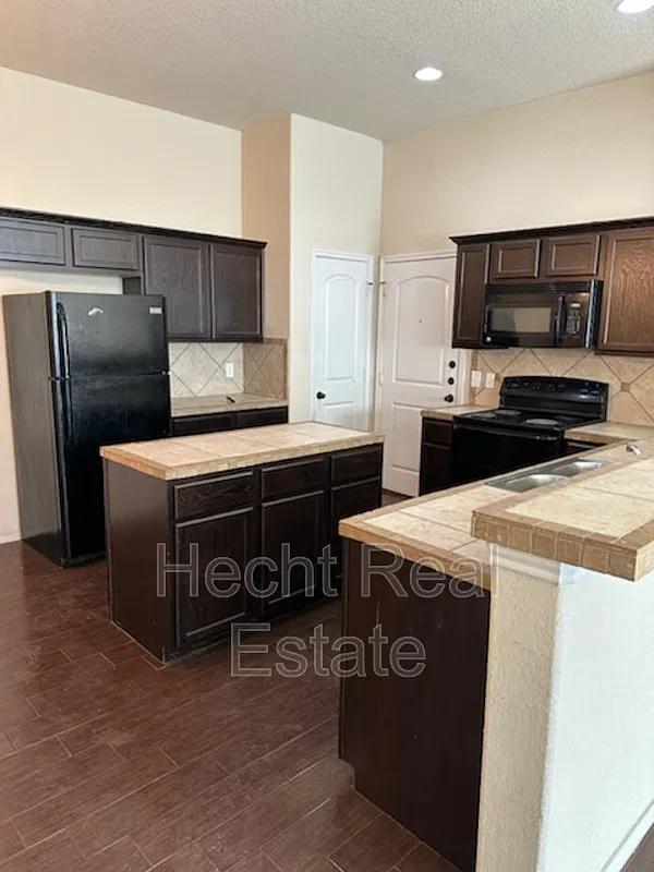 3 bed, 2.0 bath, 1252 sqft, $1,450 — Photo 4