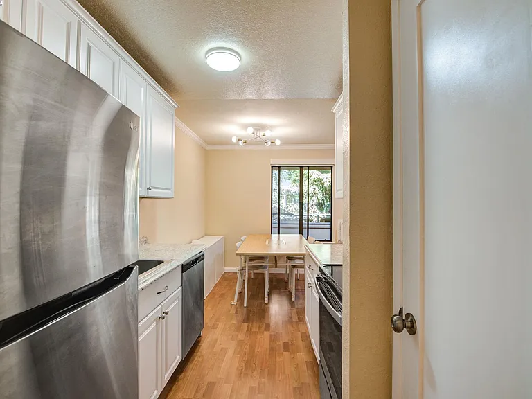 2131 Northwood Cir #F — Photo 5