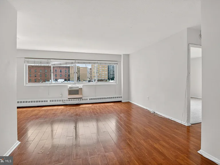 2101 Chestnut St #17-708 — Photo 4