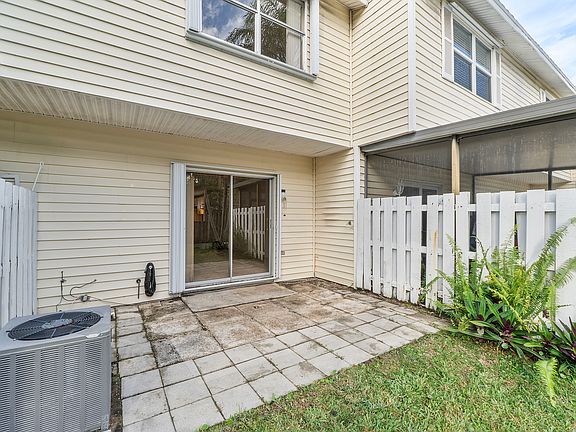 4th image of 2880 NE 15th St