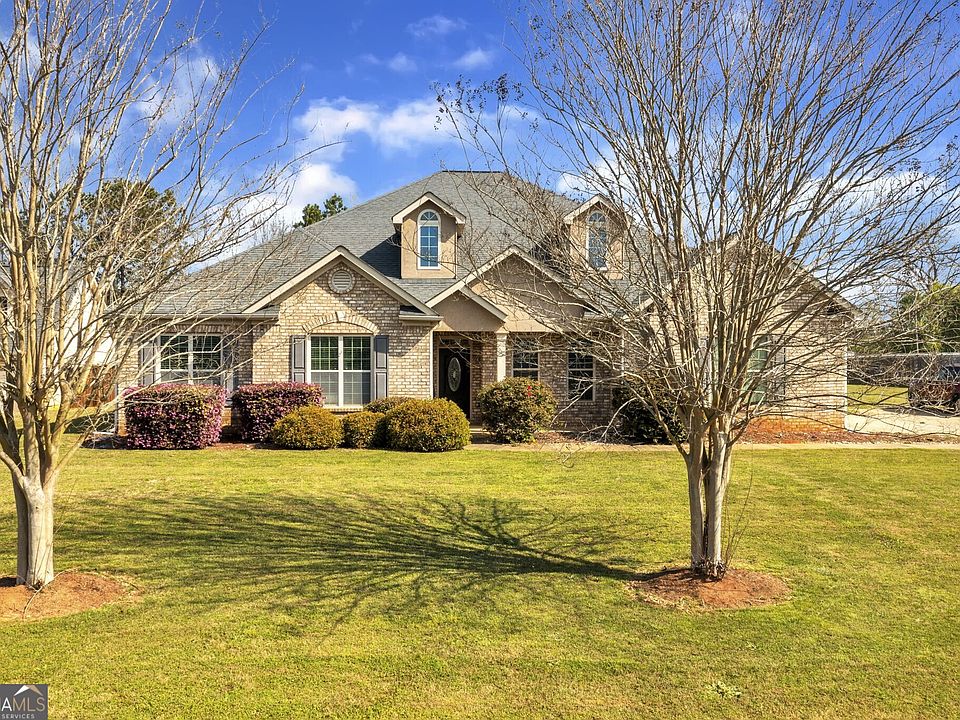 1st image of 211 Aves Ct
