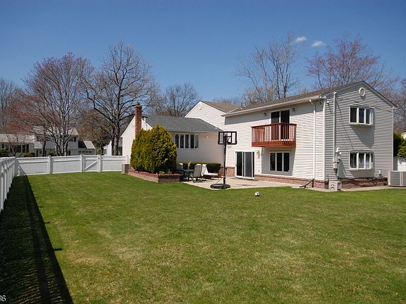 4th image of 19 Van Breemen Ct