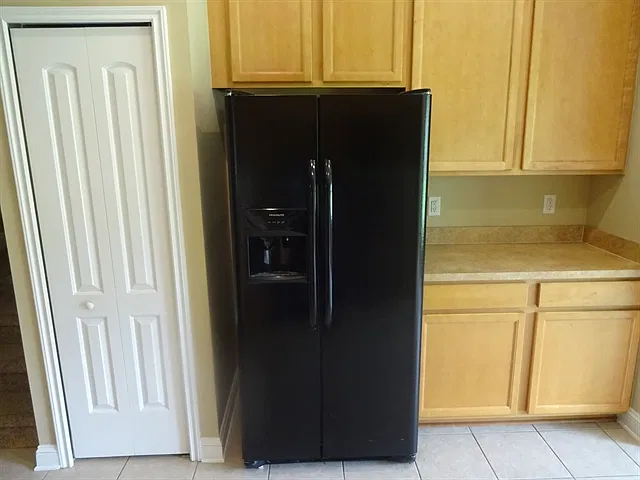 5 bed, 3.0 bath, 2409 sqft, $2,400 — Photo 3
