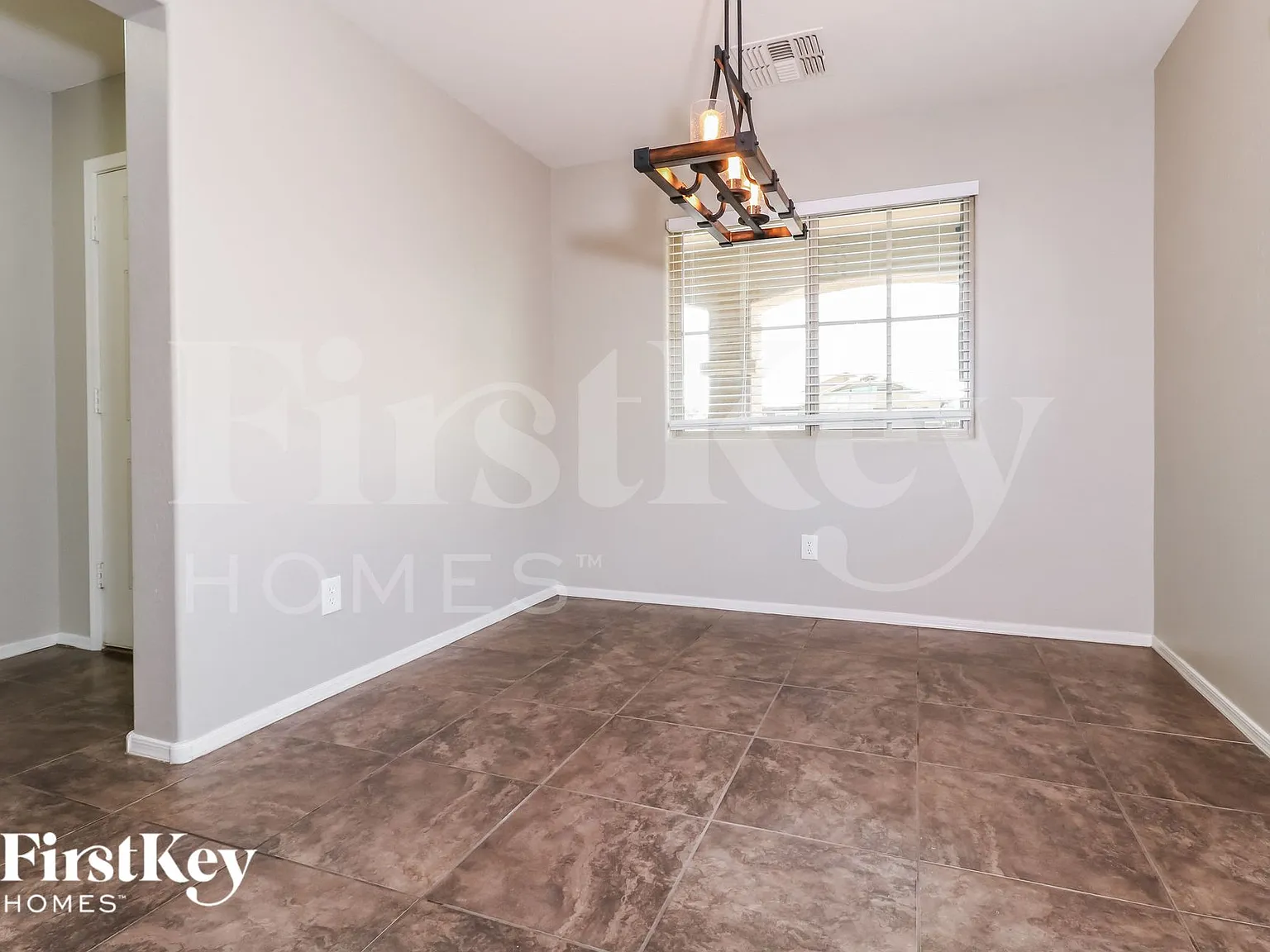 3 bed, 2.0 bath, 1739 sqft, $2,180 — Photo 3