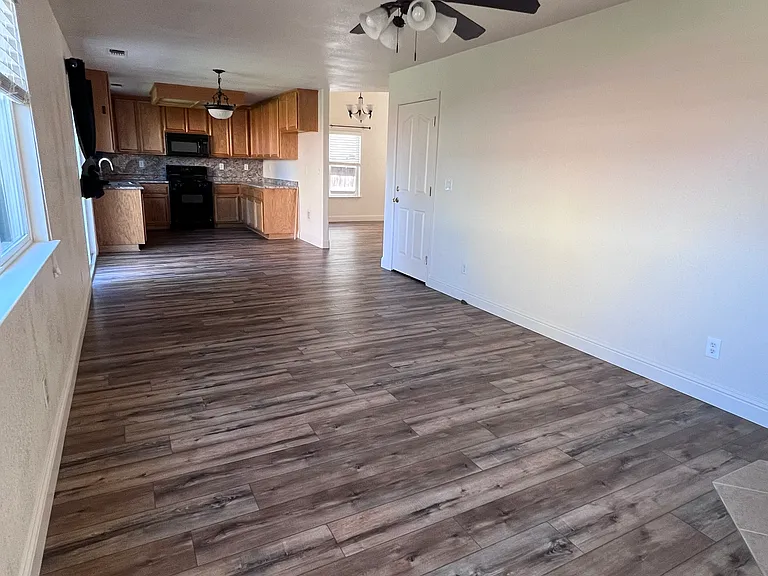 1694 Shay Way — Photo 5