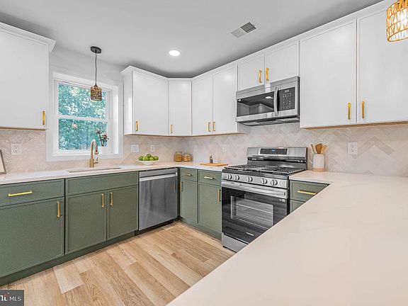 2nd image of 1644 Fairview Ave