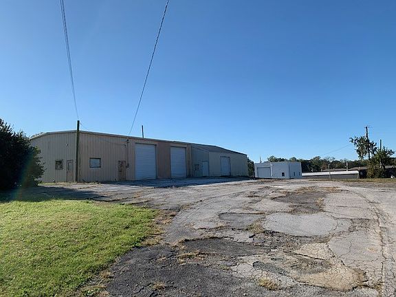 2nd image of 713 Gray Ln